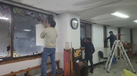 성당 2층 창문 시트지 ...